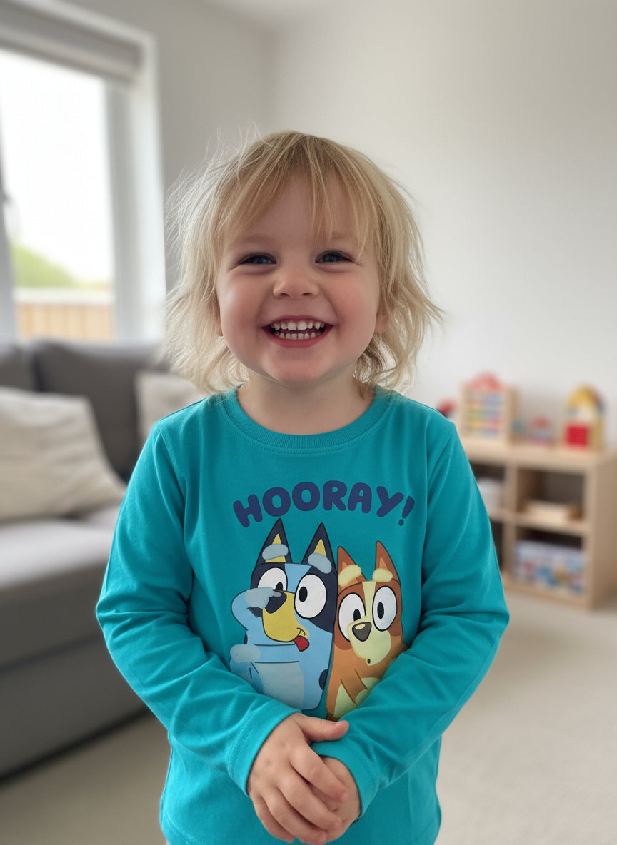 Bluey Langarmshirt für Kinder – Hooray! Motiv | Grau & Türkis | Größen 92–110